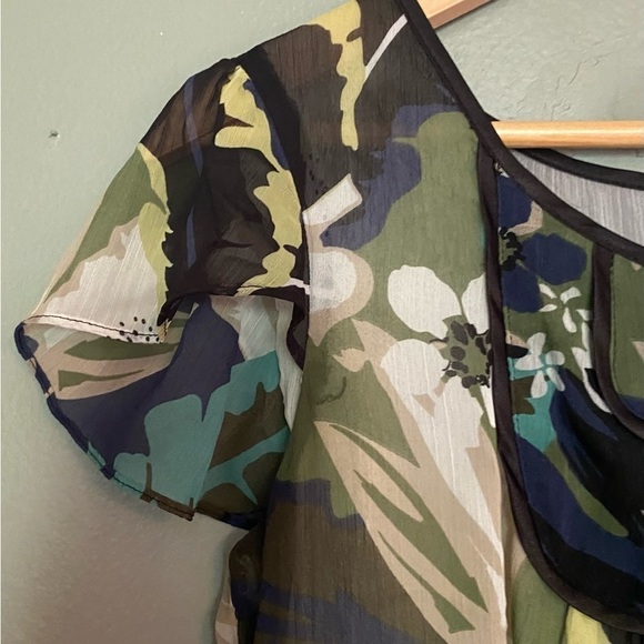 Apt. 9 Womens Size Medium Flutter Sleeve Ruching Hem Camo Tropical Blouse - Picture 6 of 8